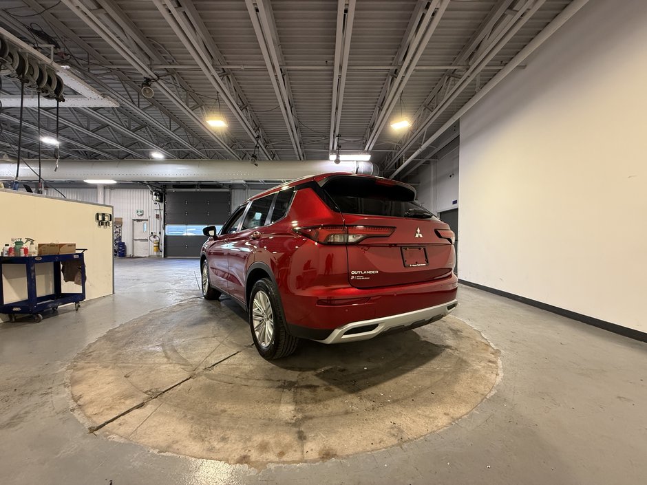 2024 Mitsubishi Outlander SE-4