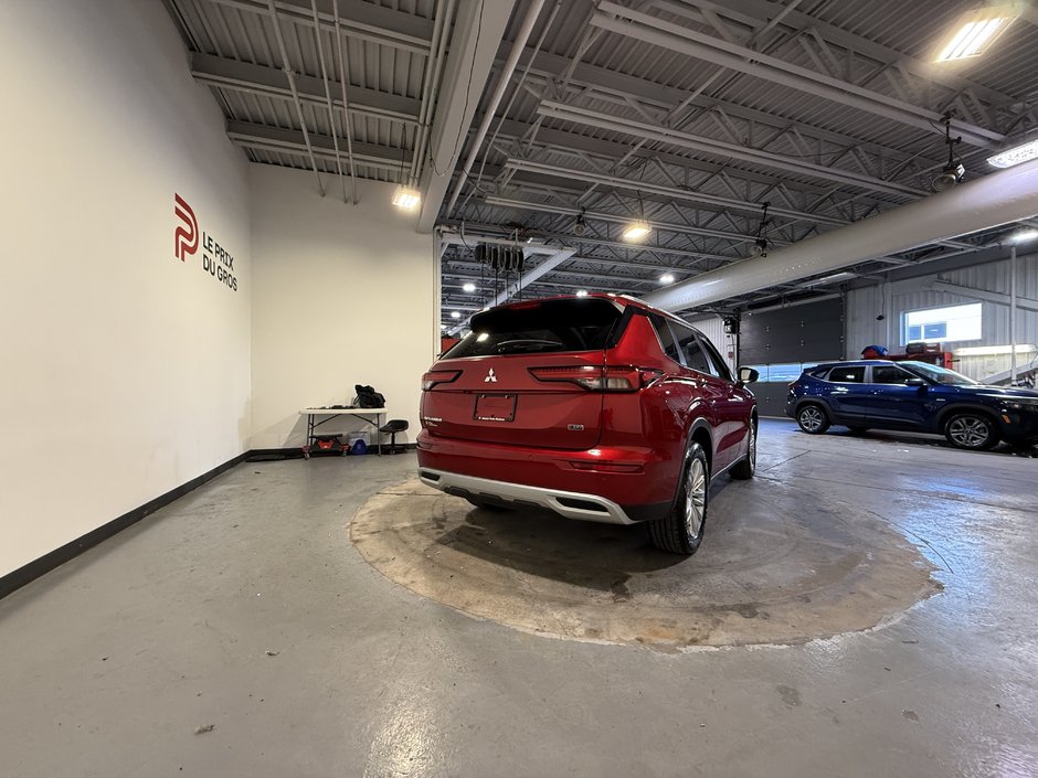 2024 Mitsubishi Outlander SE-2