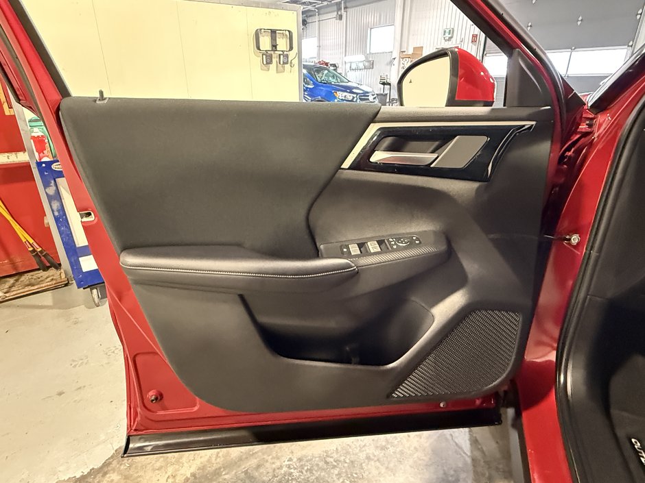 2024 Mitsubishi Outlander SE-11