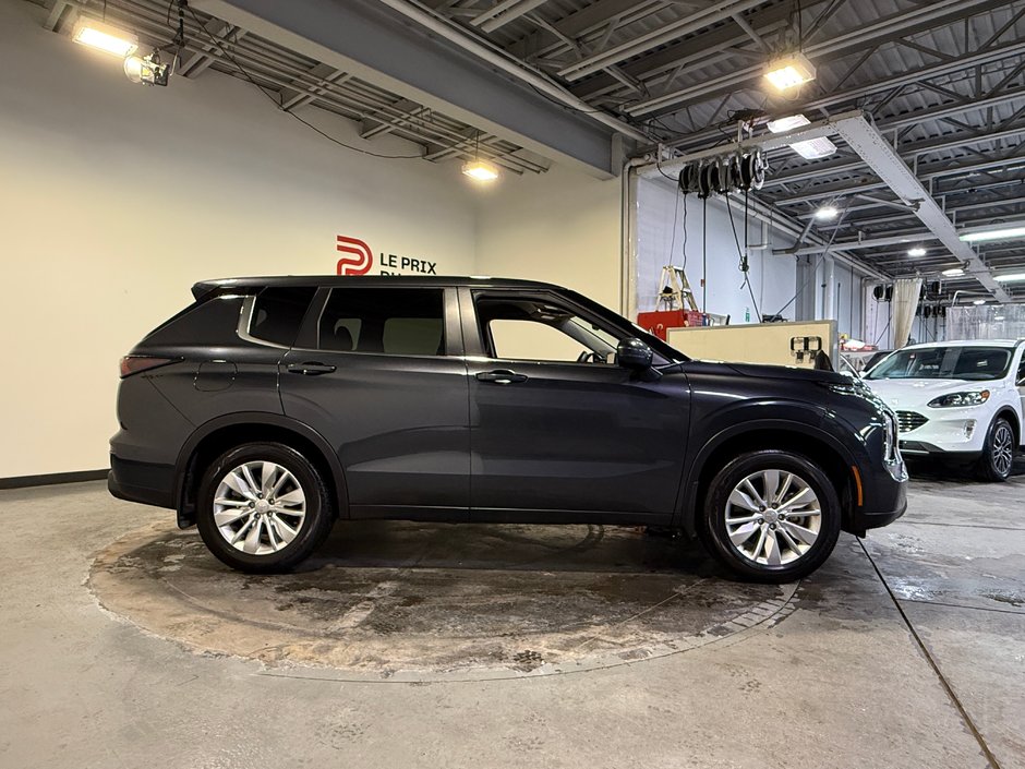 2025 Mitsubishi Outlander ES-1
