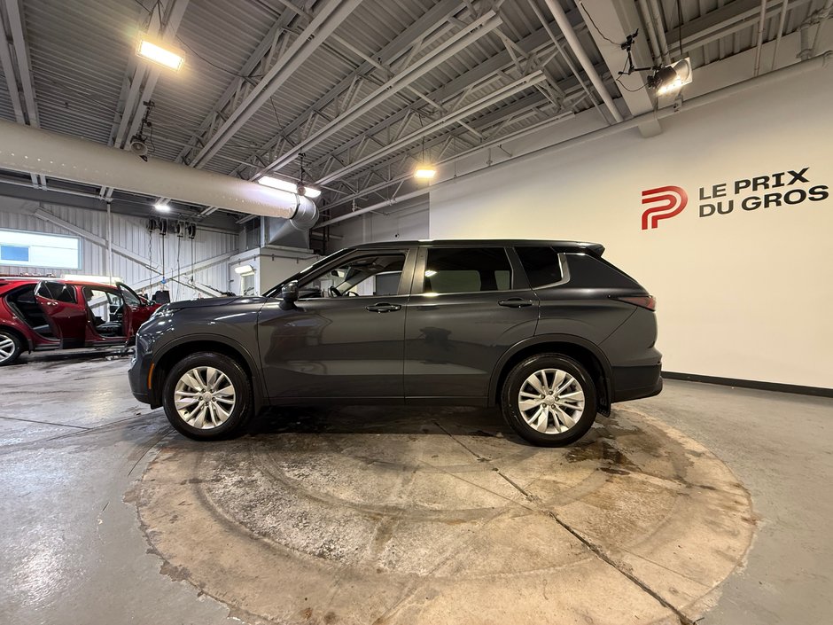 2025 Mitsubishi Outlander ES-5