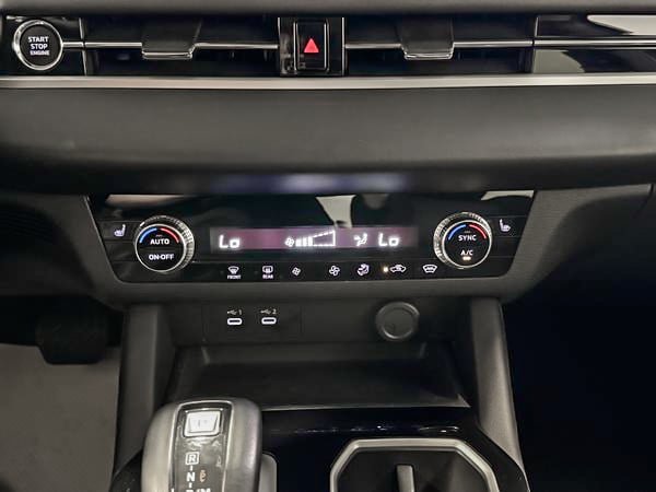 Mitsubishi Outlander ES 2025-21