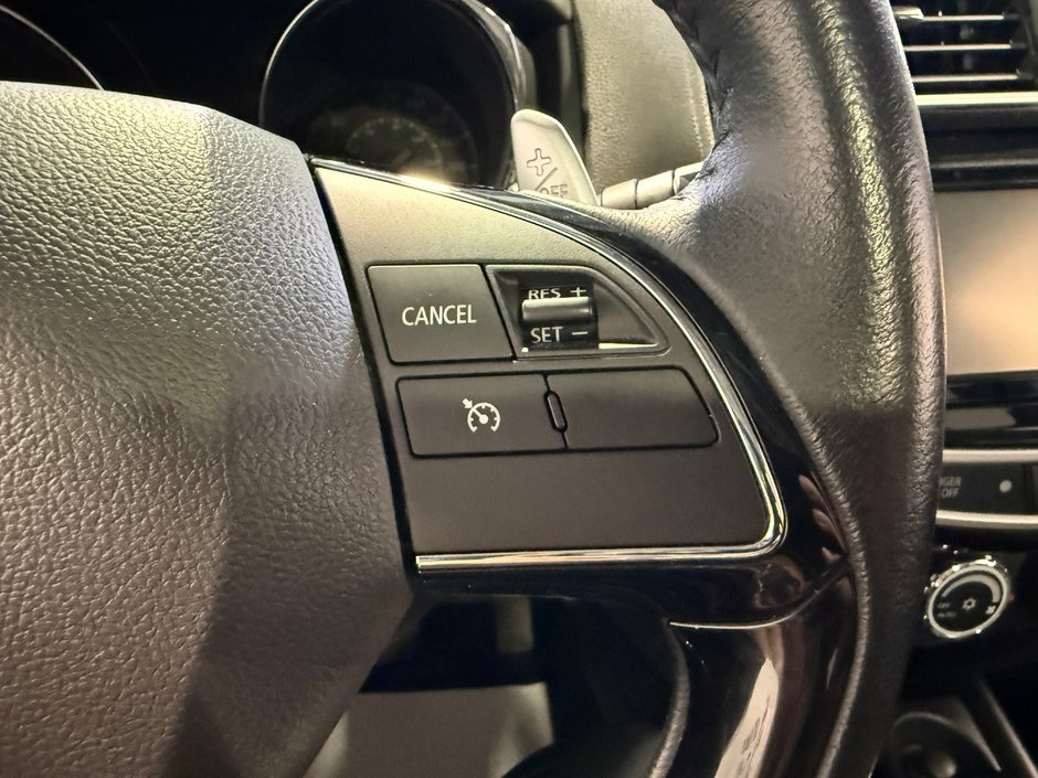 Mitsubishi RVR SE LIMITED 2017-16