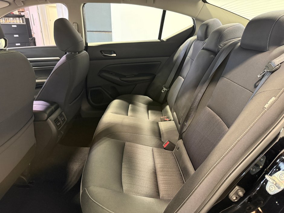 Nissan Altima SV 2019-25