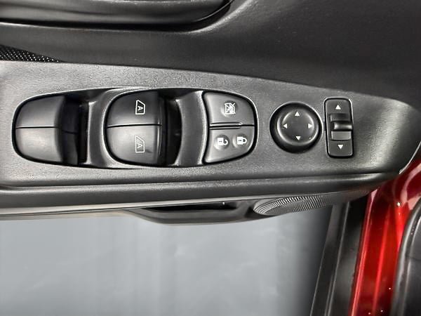 2025 Nissan Kicks Play S-11