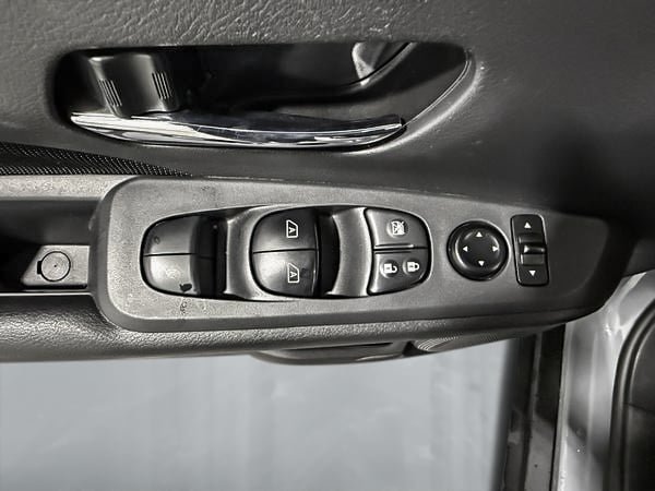 2025 Nissan Kicks Play SV-11
