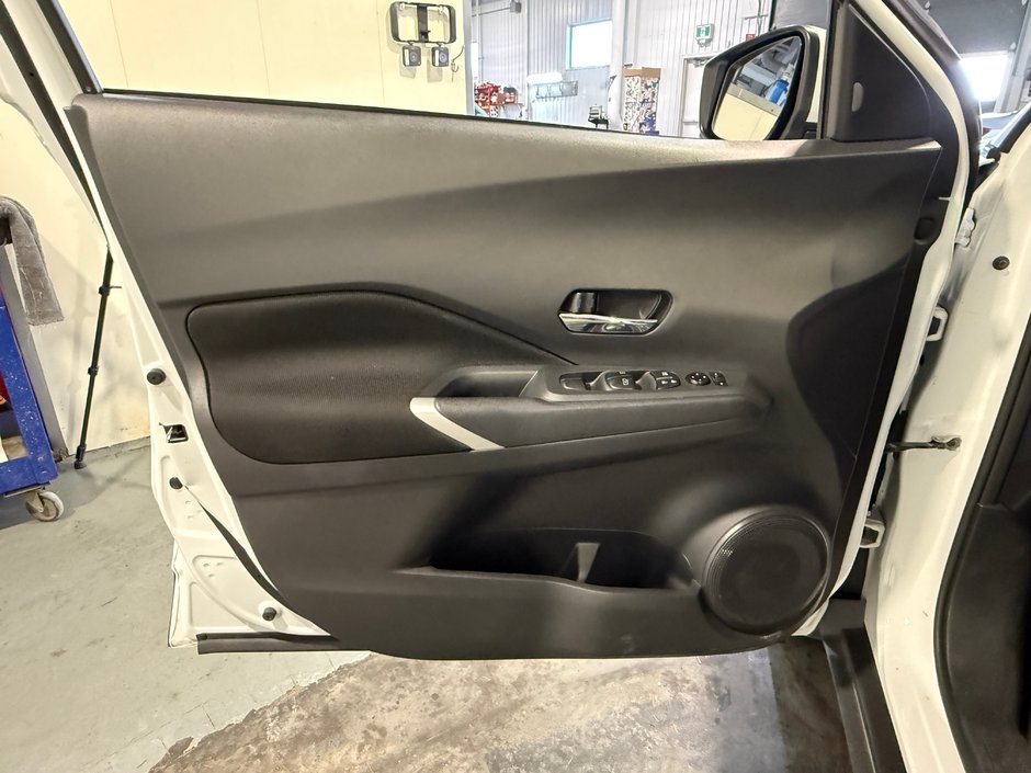 2025 Nissan Kicks Play SV-10