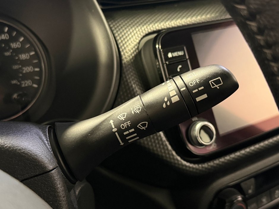 Nissan Kicks Play SV 2025-18