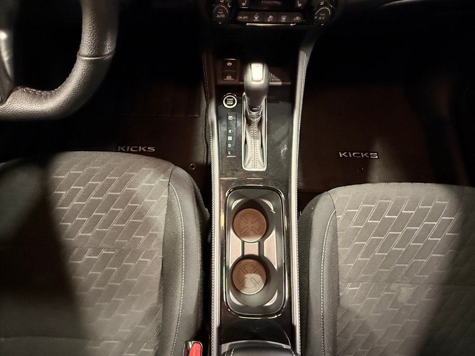 Nissan Kicks Play SV 2025-23