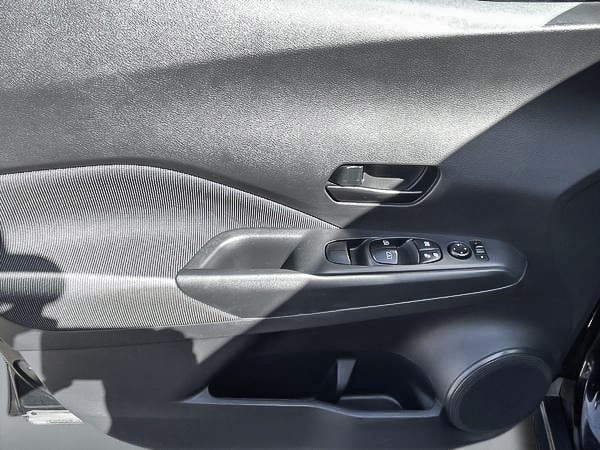 2019 Nissan Kicks S-9