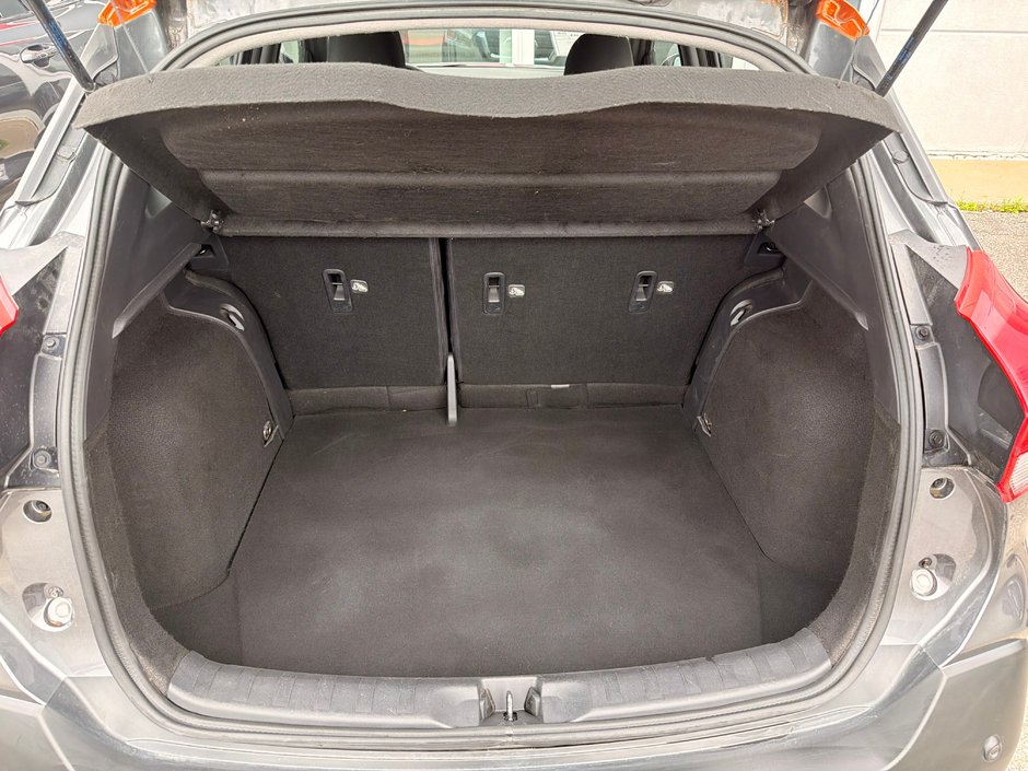 Nissan Kicks SV 2020-26