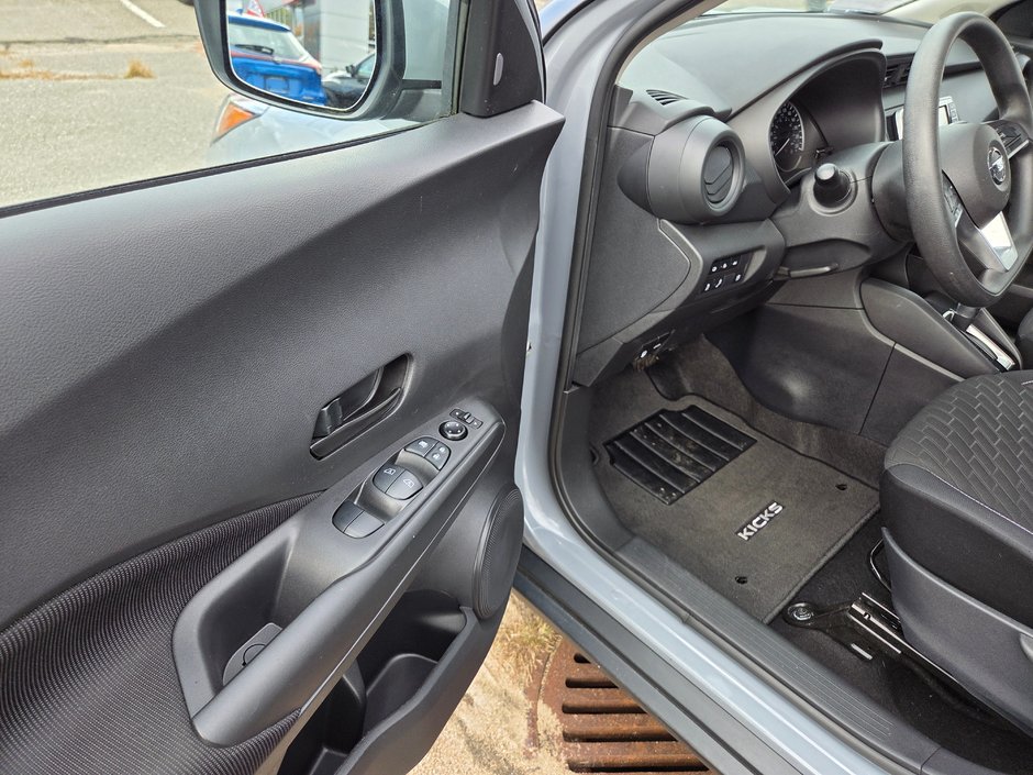 2021 Nissan Kicks S-9