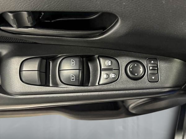 2023 Nissan Kicks S-11