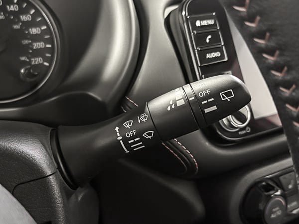 Nissan Kicks SR 2023-17