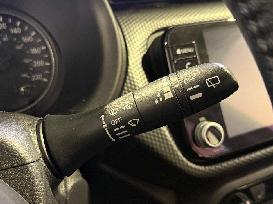 Nissan Kicks SV 2023-18