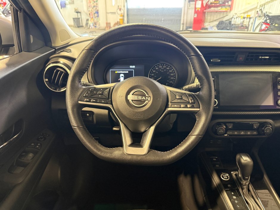 Nissan Kicks SV 2023-14