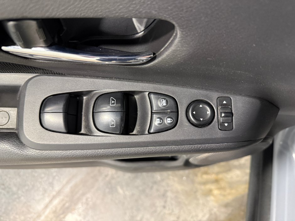 2023 Nissan Kicks SV-11