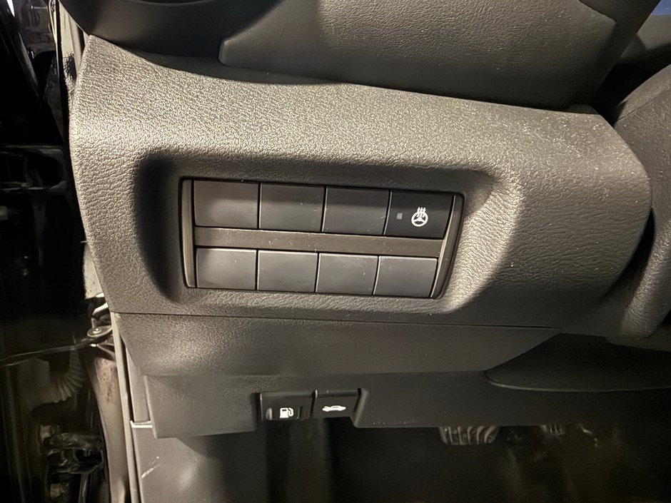 2024 Nissan Kicks SR-12