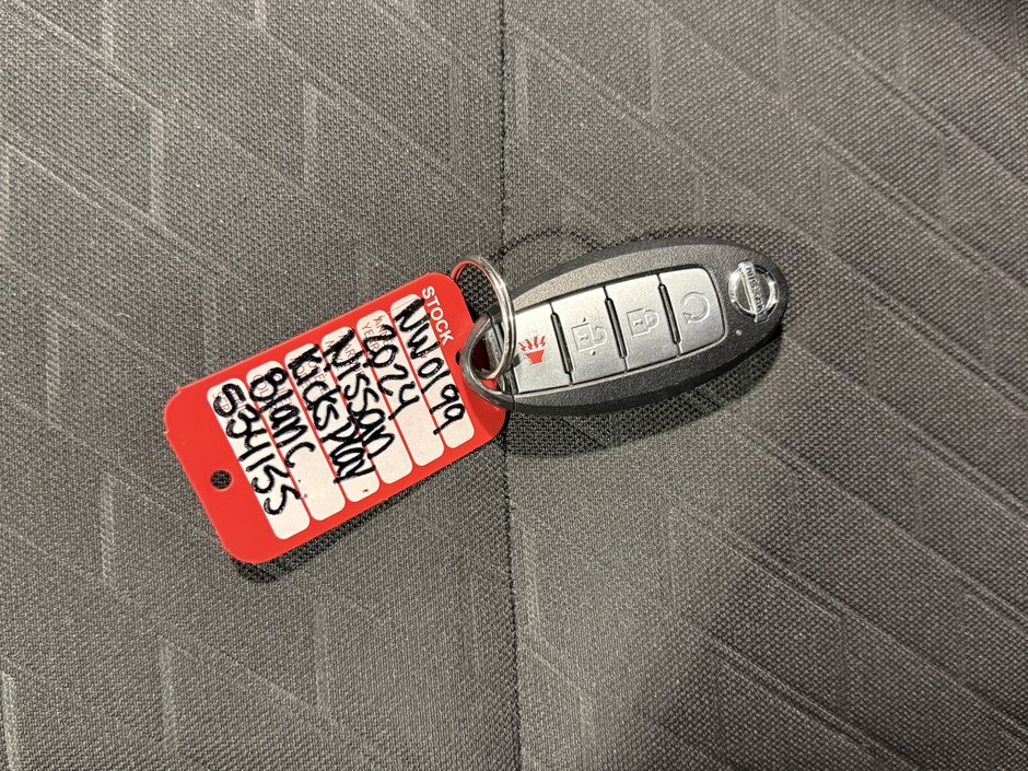 Nissan Kicks SV 2024-27