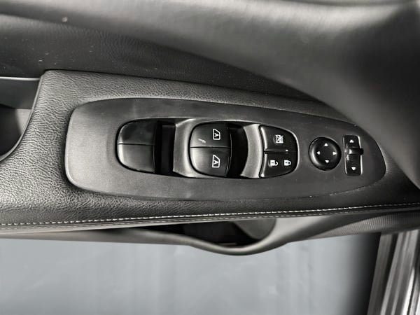 Nissan Pathfinder SL 2018-12