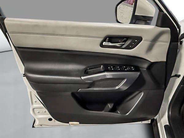 2022 Nissan Pathfinder SL-11