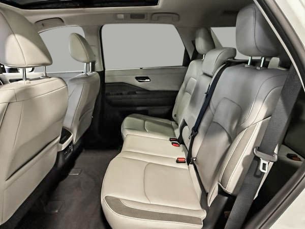 2022 Nissan Pathfinder SL-25