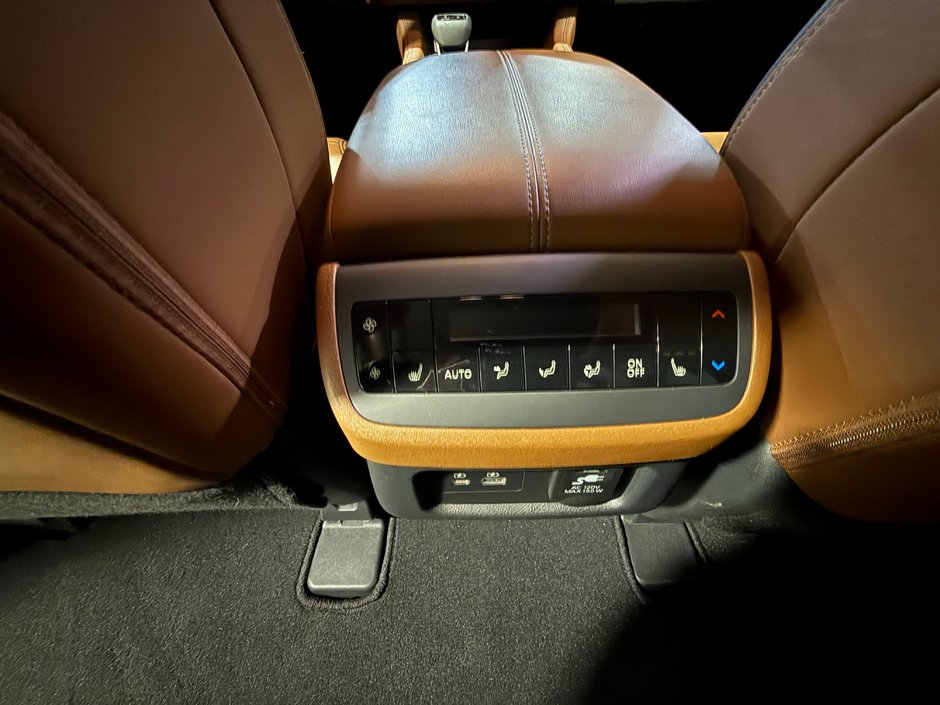 2025 Nissan Pathfinder Platinum-27