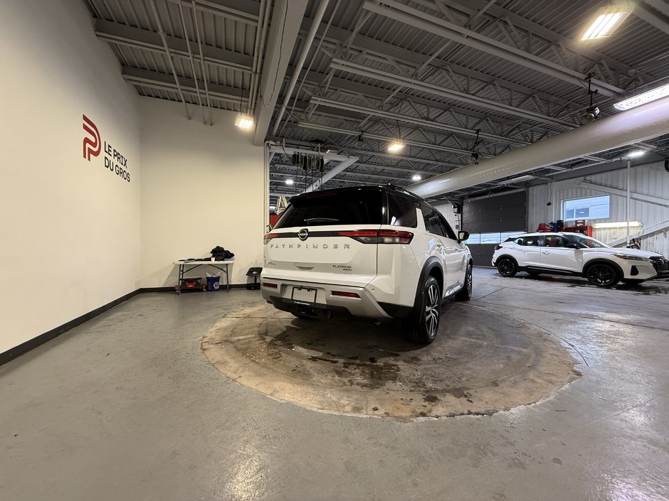 2025 Nissan Pathfinder Platinum-2