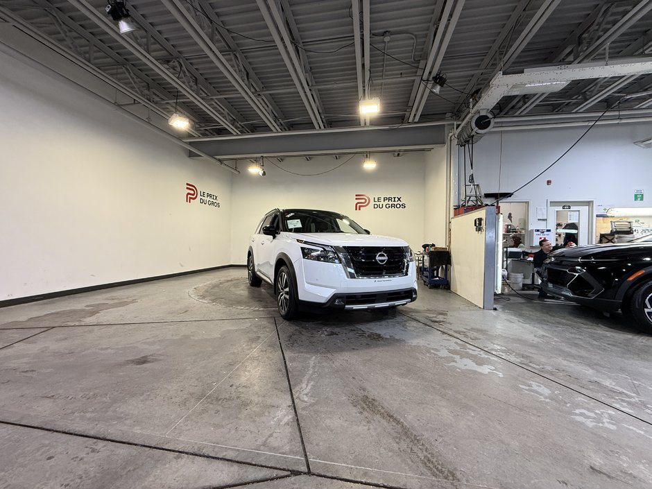 2025 Nissan Pathfinder Platinum-0