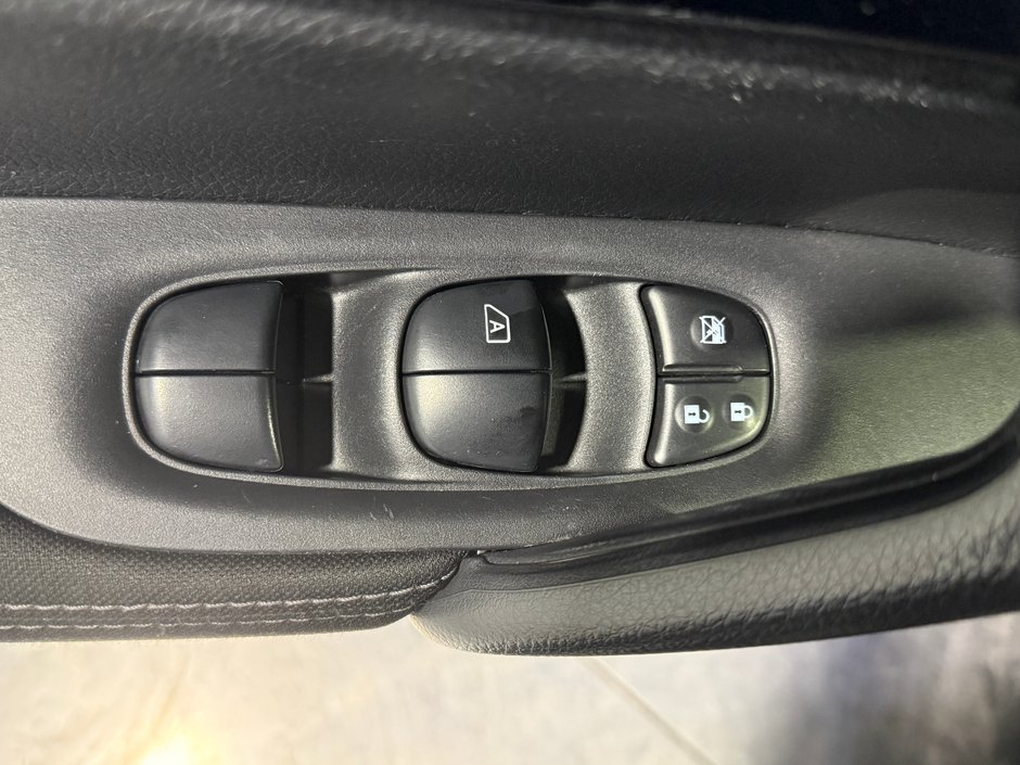 Nissan Qashqai SV 2017-12