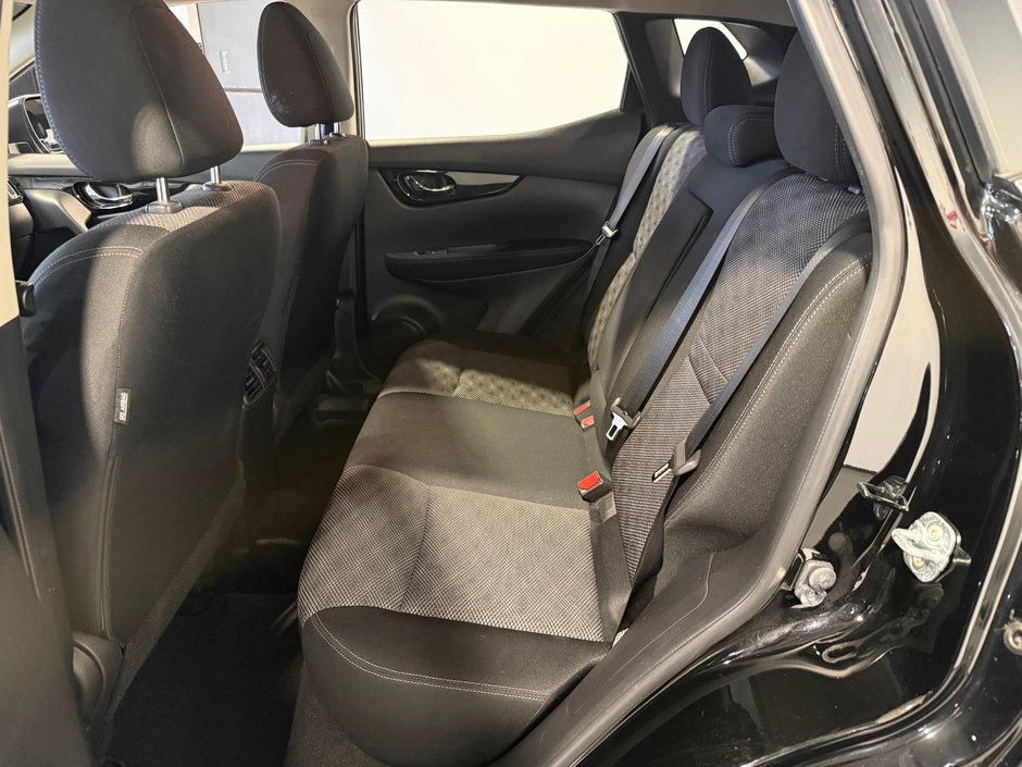 Nissan Qashqai SV 2017-25