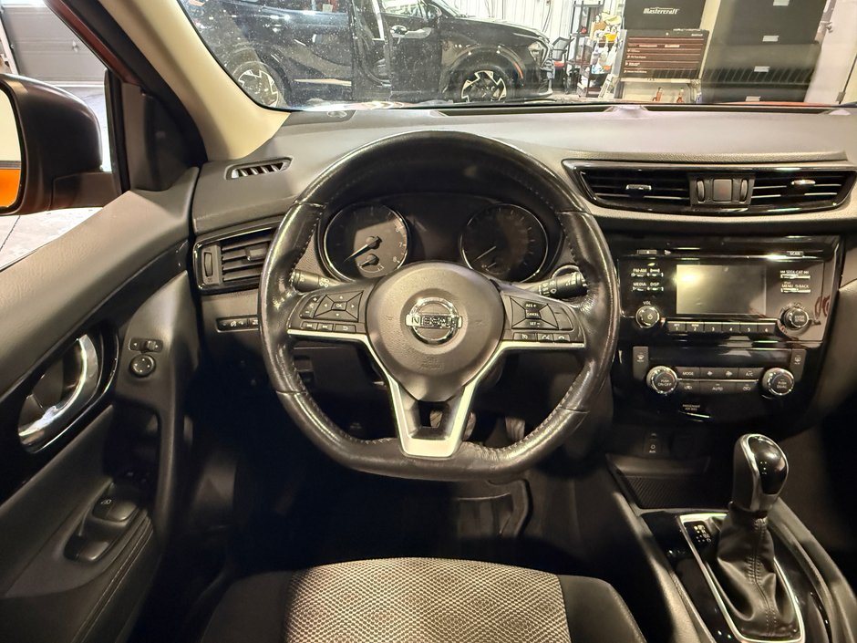 Nissan Qashqai SV 2018-15