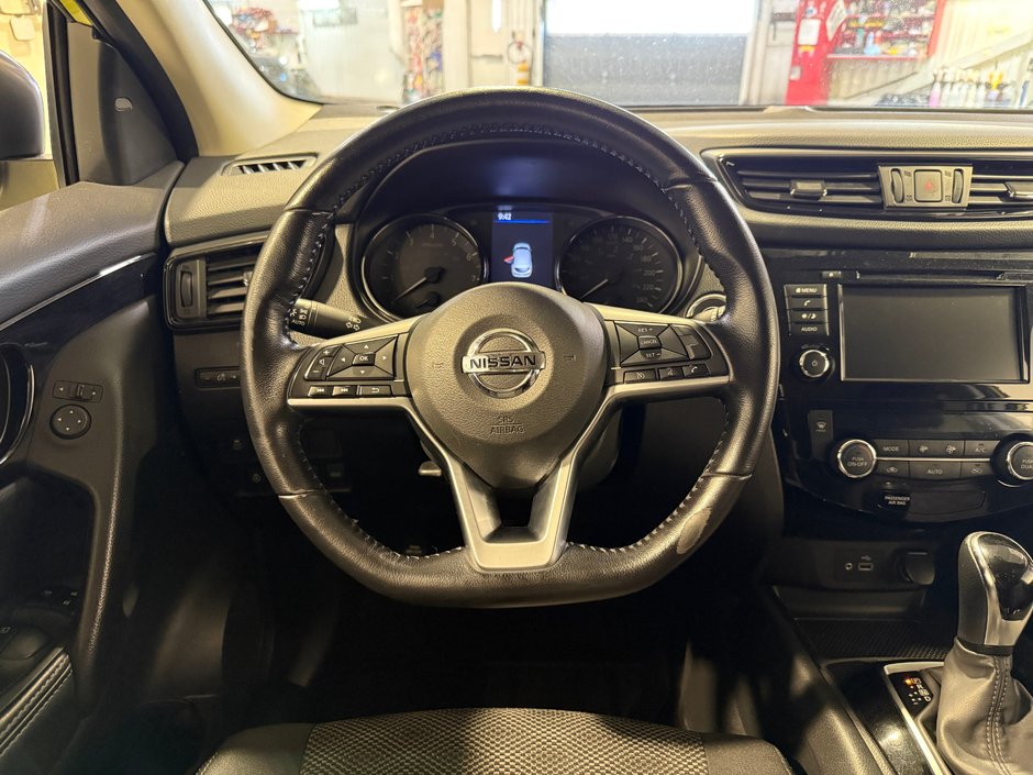Nissan Qashqai SV 2020-15