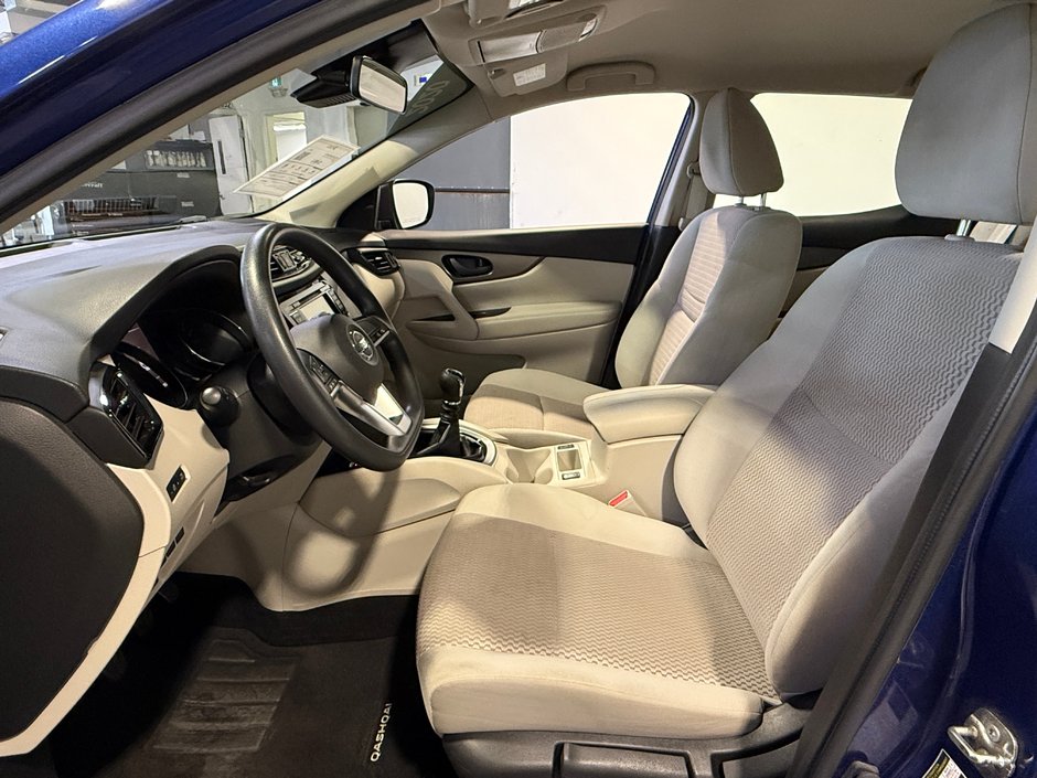 Nissan Qashqai SV 2020-13