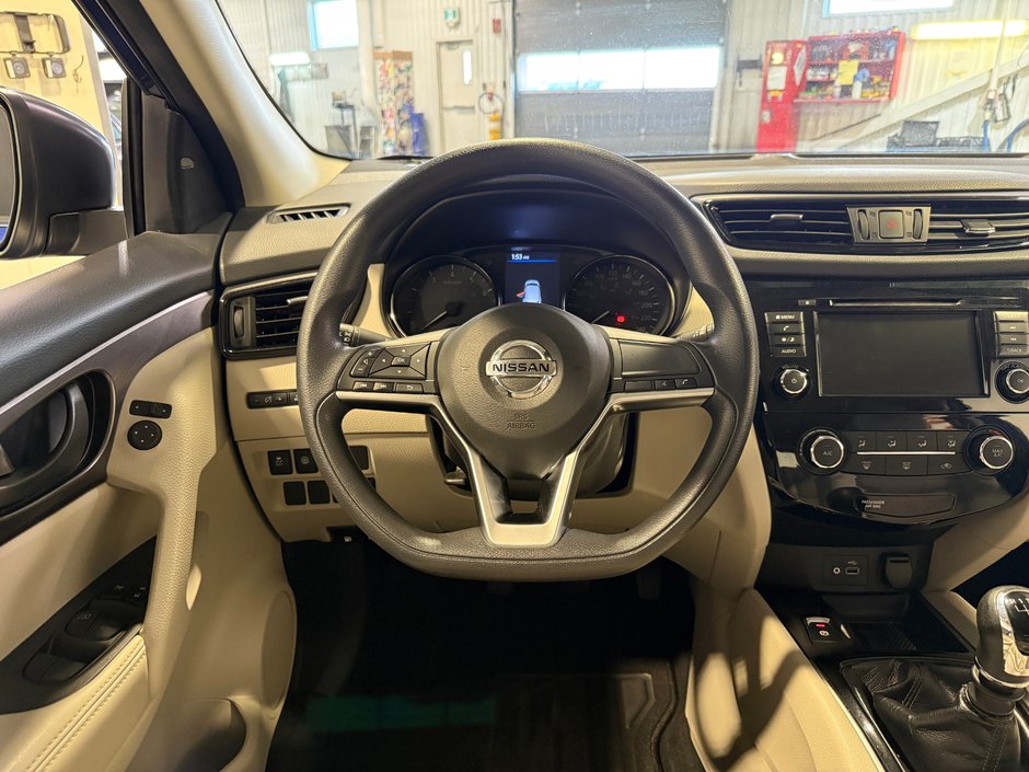 Nissan Qashqai SV 2020-14