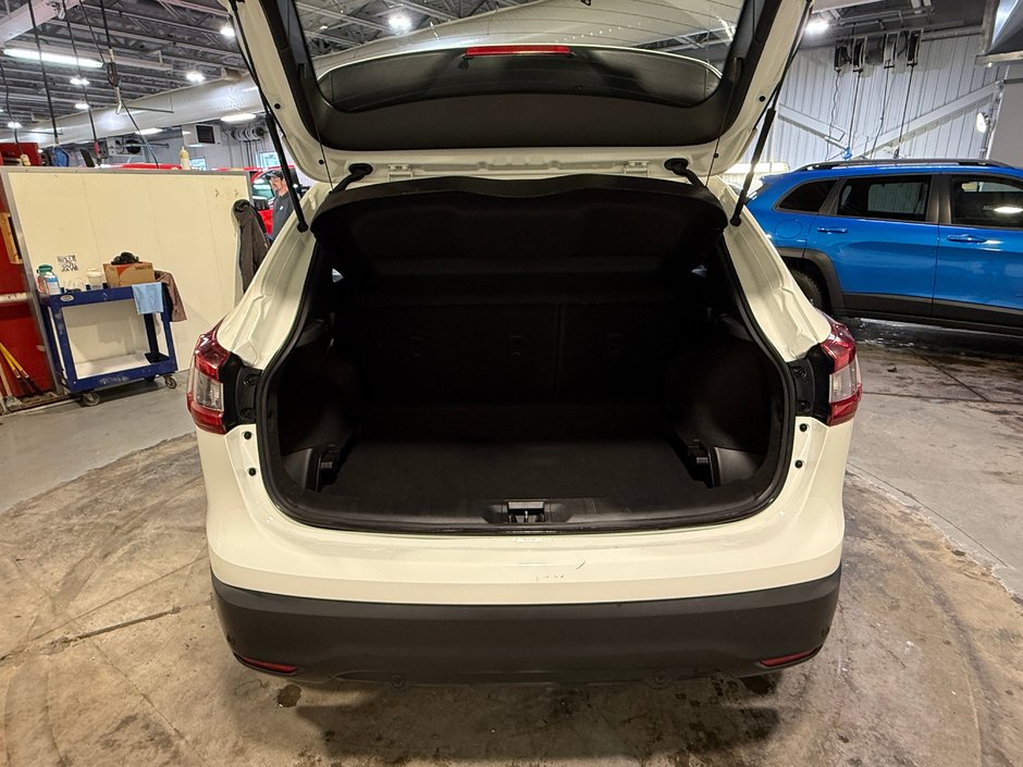 2021 Nissan Qashqai S-25
