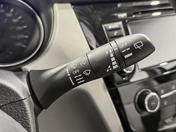 2023 Nissan Qashqai S-18