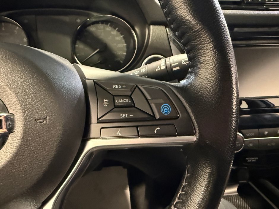 Nissan Qashqai SV 2023-17