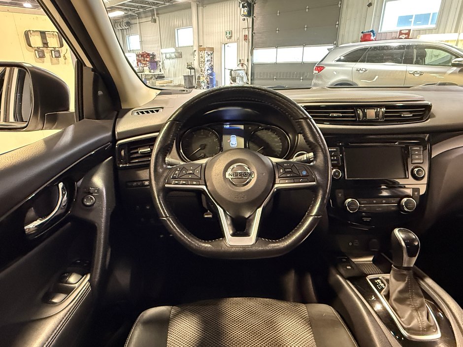 Nissan Qashqai SV 2023-15