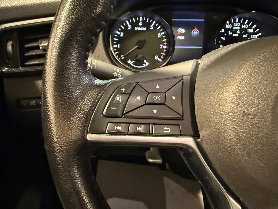 Nissan Qashqai SV 2023-16