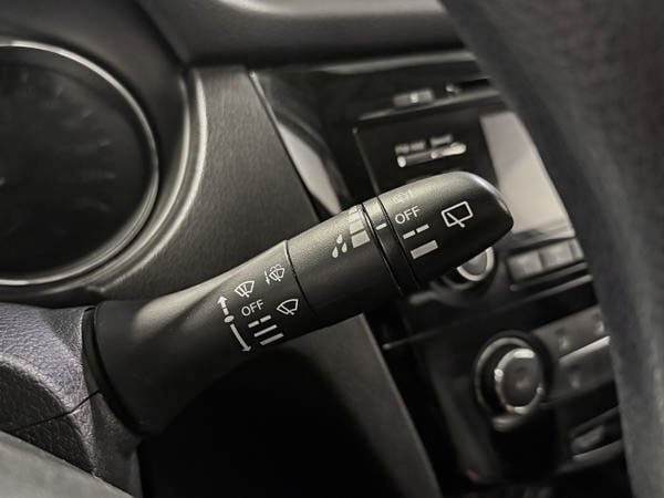 2016 Nissan Rogue S-18
