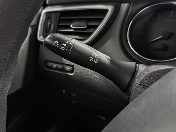 2016 Nissan Rogue S-17