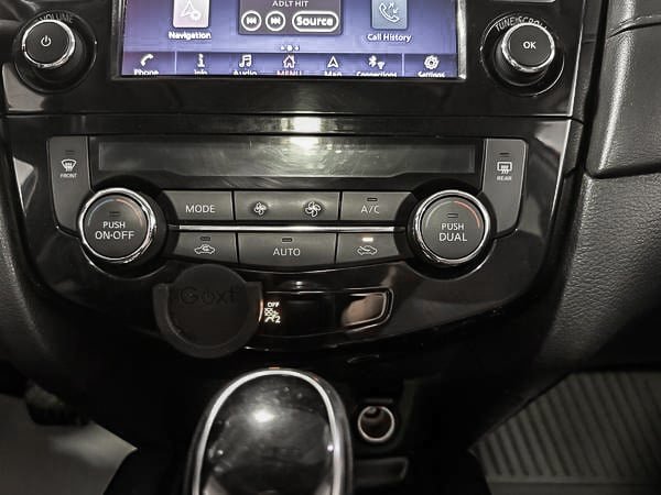 Nissan Rogue SV 2018-23
