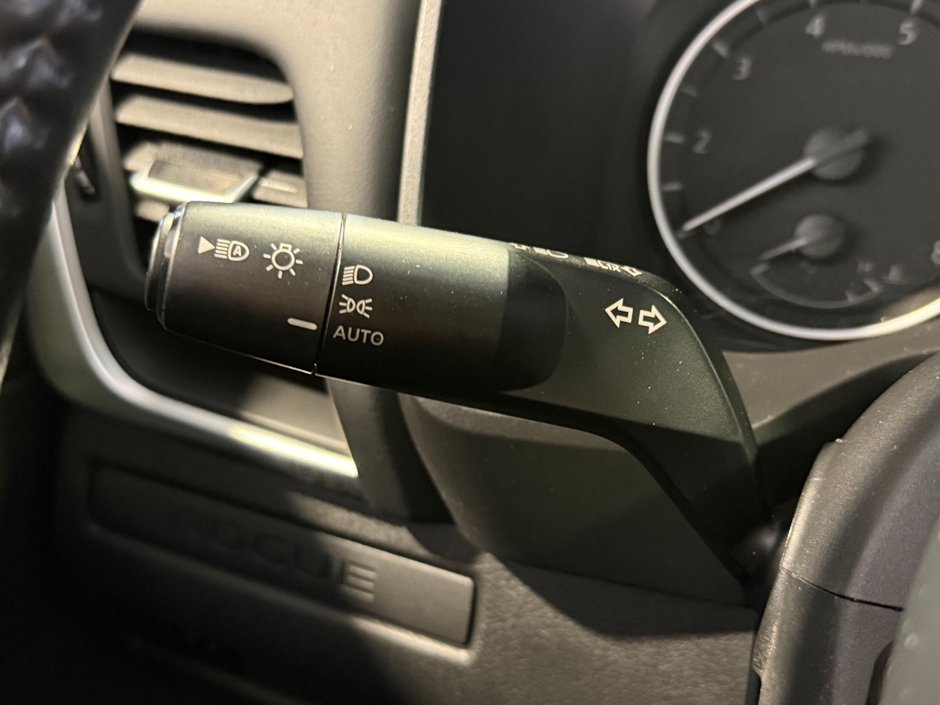 Nissan Rogue S 2023-16