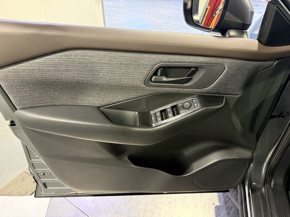 Nissan Rogue S 2023-10