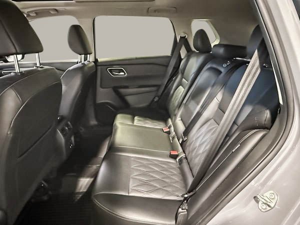 2024 Nissan Rogue Platinum-25