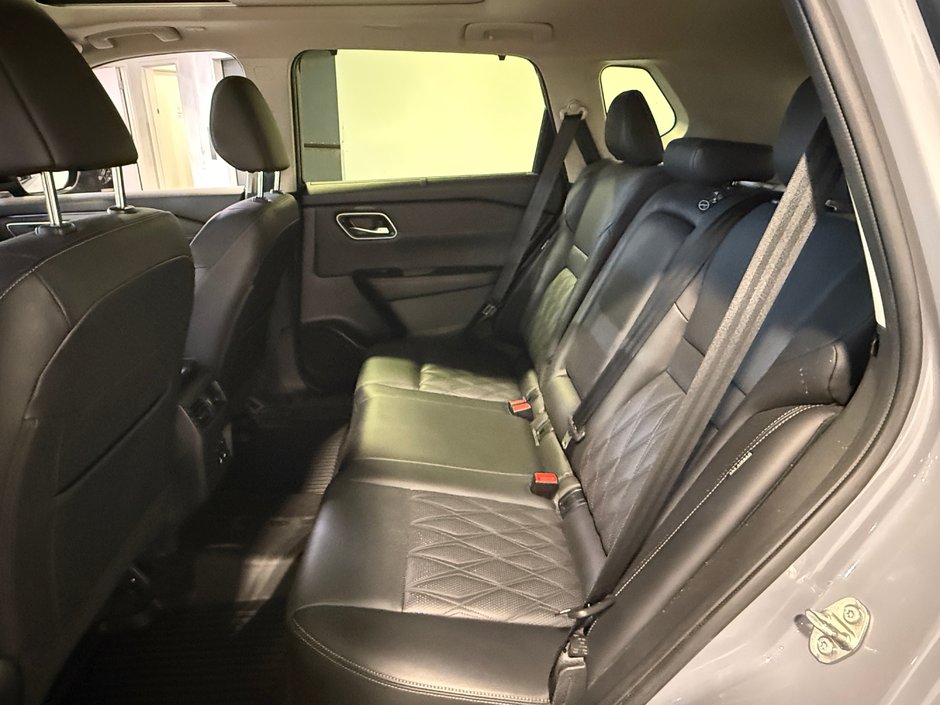 Nissan Rogue Platinum 2024-25