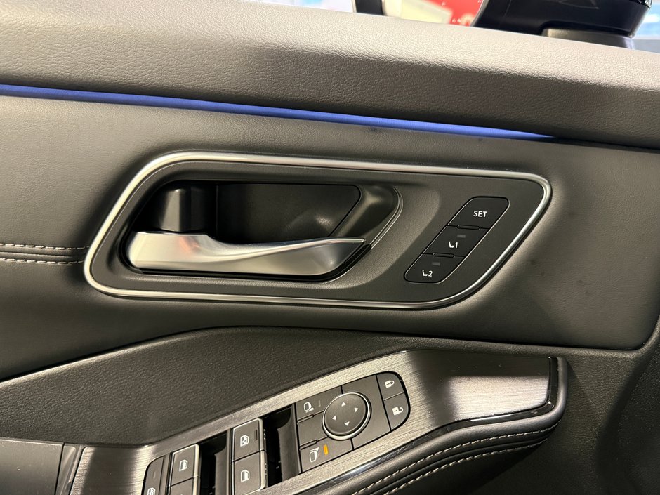 Nissan Rogue PLATINUM AWD 2024-13