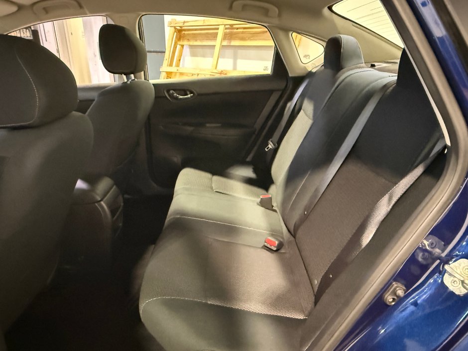 Nissan Sentra S 2019-24