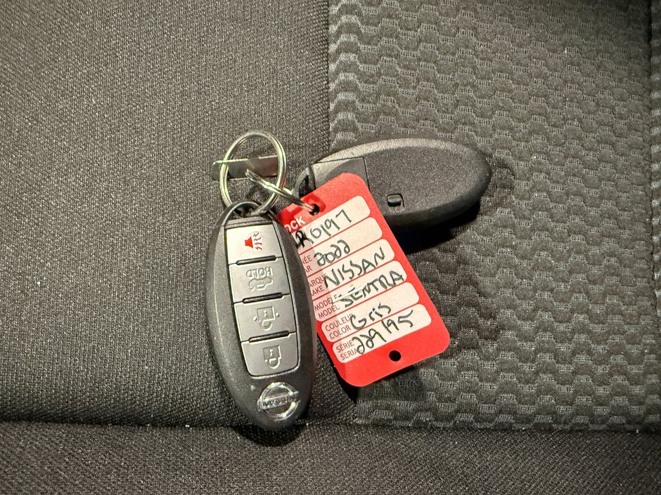 Nissan Sentra S 2022-26